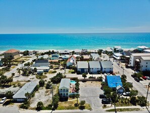 2 min walk to beach access 13 & the white sandy beaches.