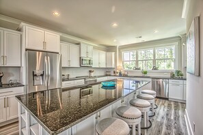 Fully Equipped Kitchen & Island Seating for 6