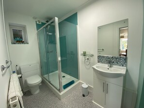 Ockendon House Apartment B - Bathroom