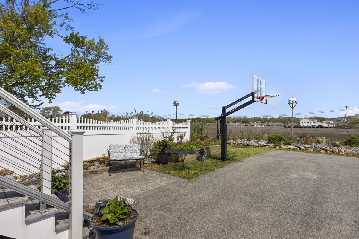 Spacious Modern Ocean Front Beach House in IndianTown Beach Old Saybrook, CT