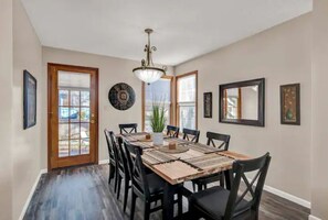 8-person dining room.