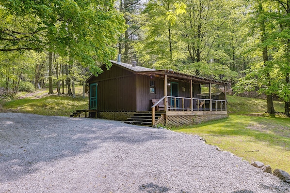 Green Bank Vacation Rental | 1BR | 1BA | 6 Steps Required for Access | 400 Sq Ft