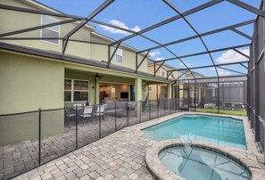 Pool & Spa

