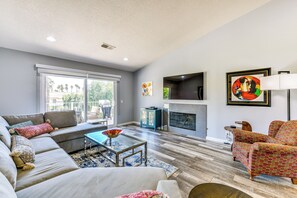 Living Room | Main Floor | Central Air Conditioning | Smart TV