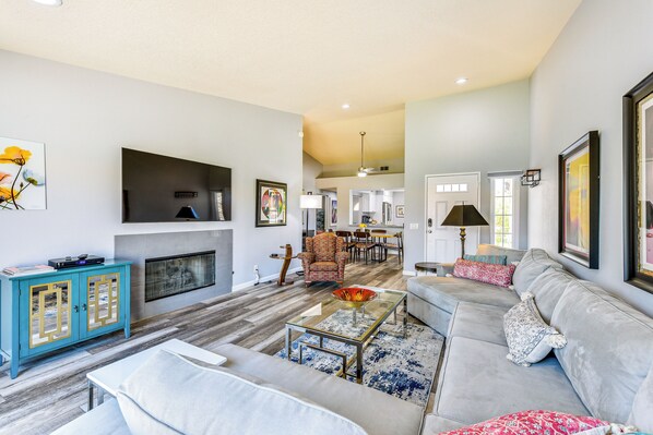 Palm Desert Vacation Rental | 2BR | 2BA | 1,330 Sq Ft | Stairs Required to Enter