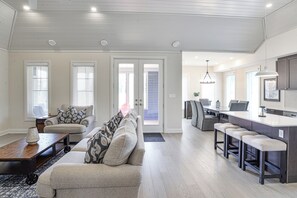 Birch Family Room-Kitchen 