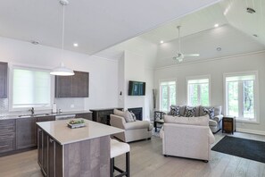 Granite Kitchen-Family Room
