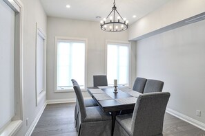 Granite Dining Room (1)