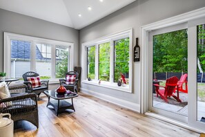 Four Season Muskoka Room