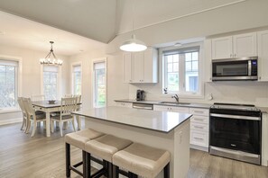 Algonquin Kitchen-Dining Room