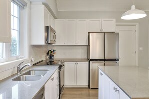Algonquin Kitchen 
