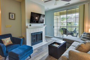 Living Room | Main Floor | Central Air Conditioning | Smart TV