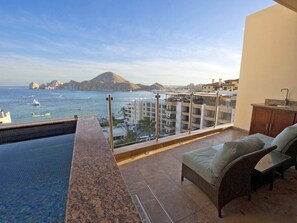 Balcony with hot tub