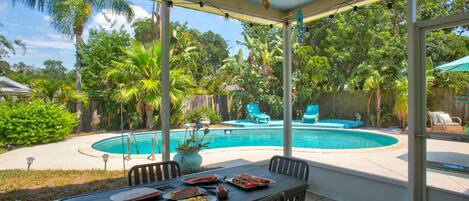 Florida room, outside dining room & master bedroom. Table seats 6 in the breeze.