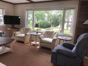 Great family space with huge bay window looking out at Lewis Bay