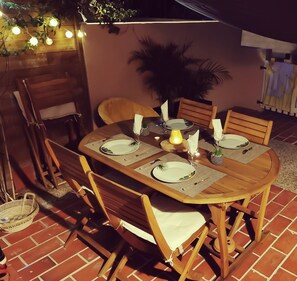 Outdoor dining