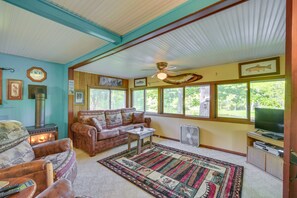 Living Room | Sleeper Sofa | Wood-Burning Fireplace