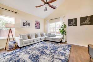 Living Room | Sleeper Sofa | Central A/C | Smart TV