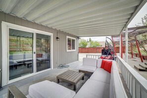 Private Deck | Swinging Chair