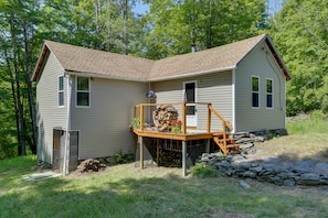 Cabin Exterior | Deck