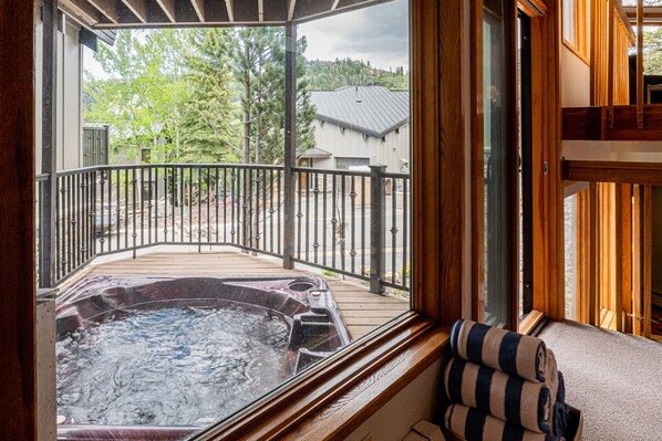 Hot Tub with Mountain Views
