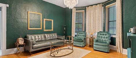 Welcome to our Roaring 20's themed apartment across from the F Scott Fitzgerald Museum