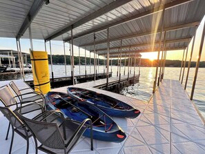 Kayaking around this cove is a dream come true! Want to stay closer to the home? Perfect! Fishing equipment, 2 Kayaks,  Lily Pad, Life Jackets (multiple sizes) and other floaties provided during your stay!