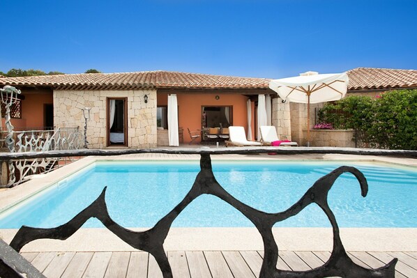 Activities, Amenities, Balcony / Terrace / Patio, Building Exterior, Pool, Room Detail, Spring, Summer