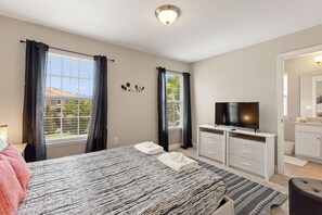 Queen Bedroom suite with en-suite Jack and Jill bathroom shared with bedroom