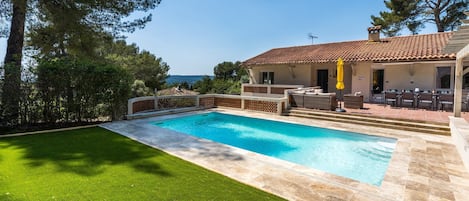 Villa avec piscine 8 x 4 chauffée et terrasses