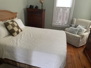 Bedroom on first floor w queen bed