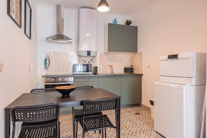 A fully-equipped kitchenette where you have everything needed to create tasty local dishes if you wish. #cooking #apartment #appliances #airbnb