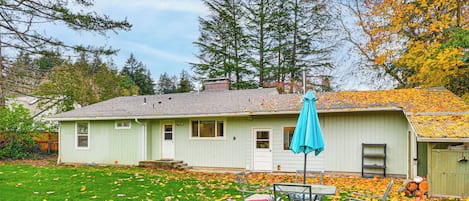 Beaverton Vacation Rental | 2BR | 2BA | 1 Step Required | 1,202 Sq Ft