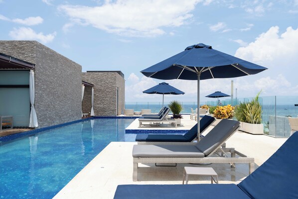 Rooftop Pool with Sunbeds