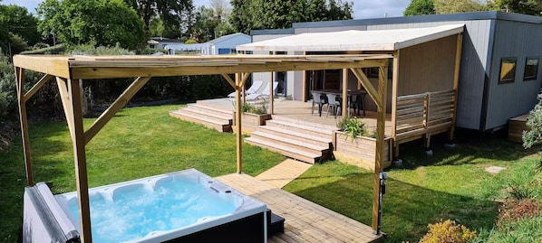 Bain à remous extérieur