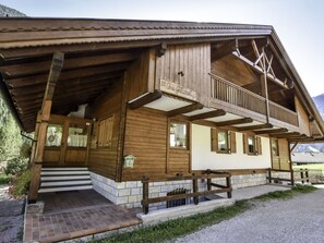 Himmel, Gebäude, Pflanze, Fenster, Holz, Haus, Hütte, Wohngebiet, Landschaft, Abstellgleis