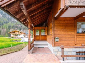 Eigentum, Pflanze, Gebäude, Holz, Veranda, Fenster, Baum, Strahl, Hütte, Grundeigentum