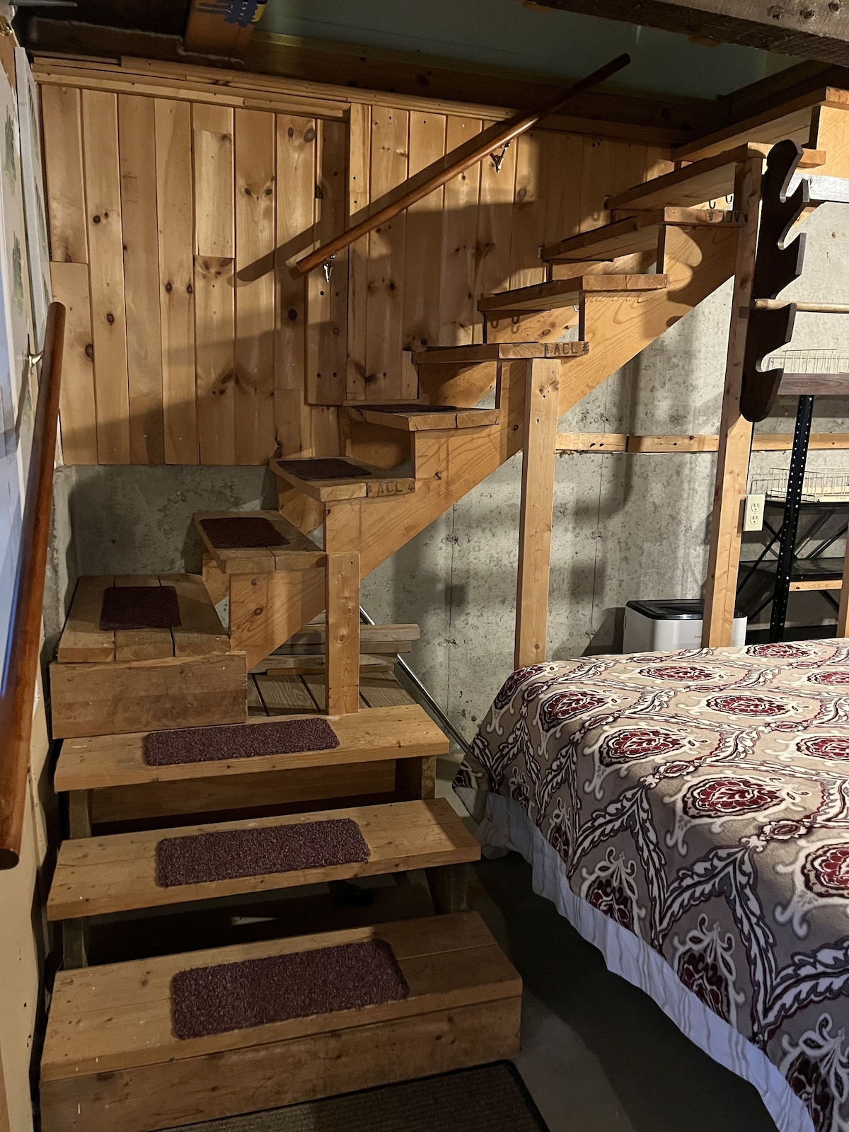Dog Friendly Cabin Right On The Water!!!