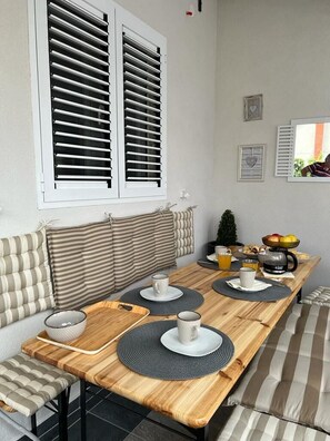 Outdoor dining