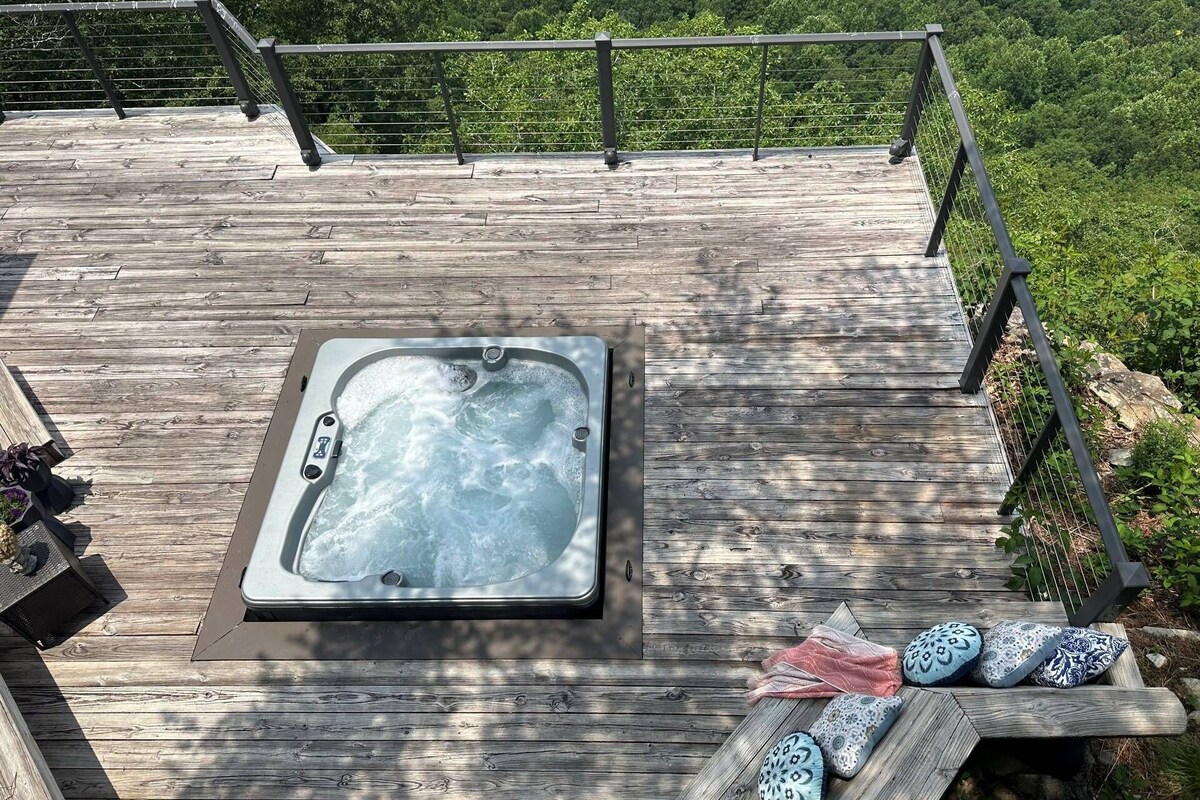 Unique | Luxury | Romantic | Modern | Cliffside 1BR Cabin w/Hot Tub & Stunning Views | Lookout Mtn