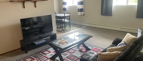Living room with 50" tv