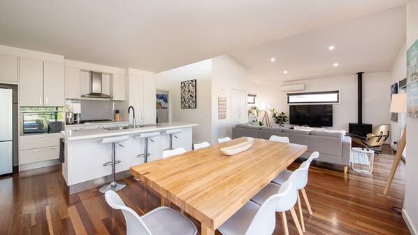 Open plan with dining for 8.