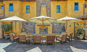 At Tierra de Paraiso, you'll find a charming interior courtyard with a fire pit and seating, as well as an outdoor BBQ area for your enjoyment. These areas are shared with other friendly residents.