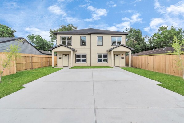 Spacious duplex with 8 bedrooms, 6 baths, fenced yard, and private parking for up to 20 guests!
