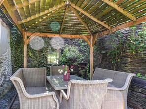Sitting-out-area | Greenwix Farm House, St. Mabyn, near Bodmin