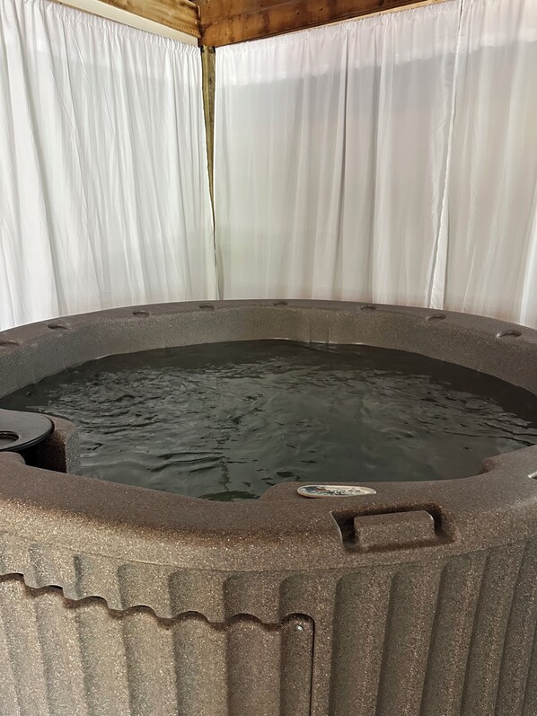 Indoor spa tub
