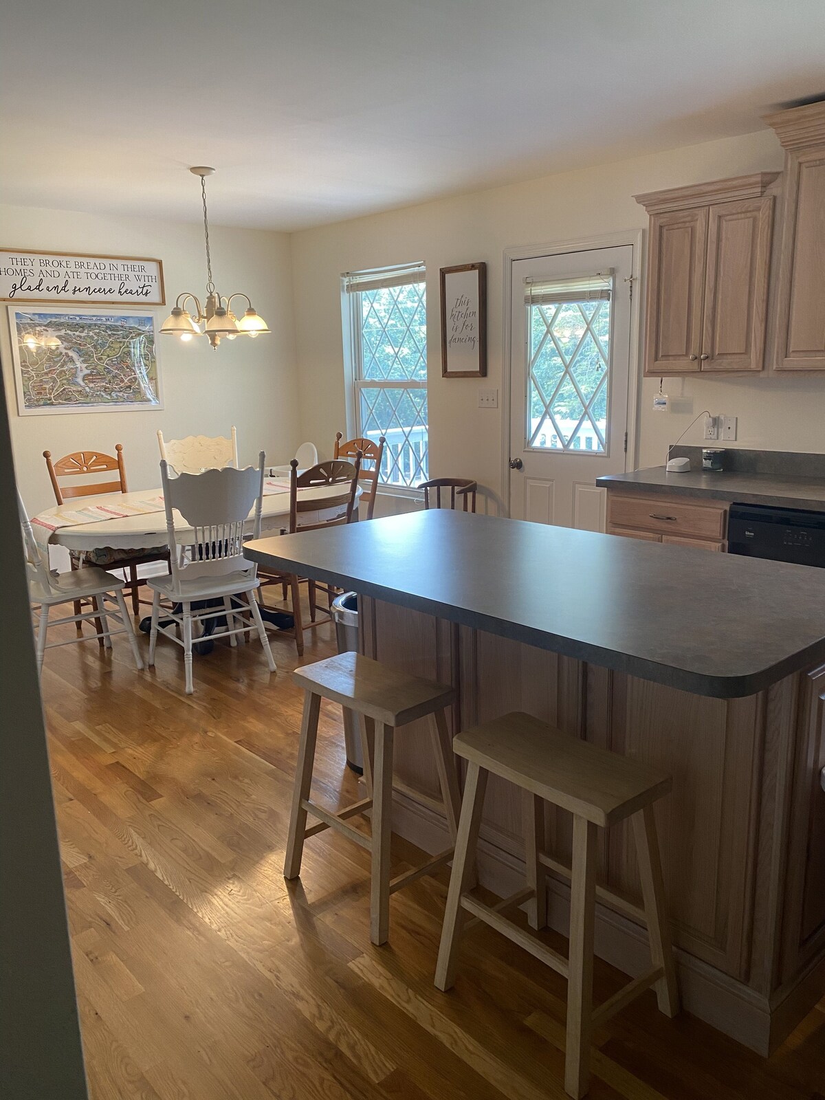 House at the Lake in Moneta! Community pool, private acceas to dock & boat ramp.