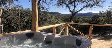 PRIVATE HOT TUB W/ VIEW AWAITS YOU!!