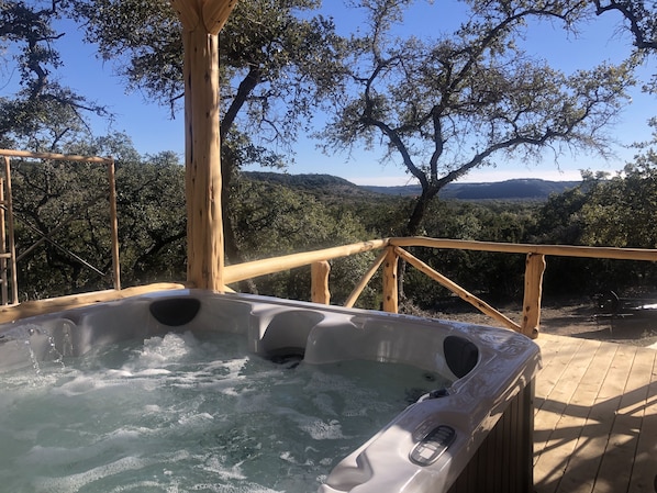PRIVATE HOT TUB W/ VIEW AWAITS YOU!!