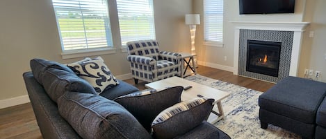 Living room with 58-inch Smart TV and gas fireplace!